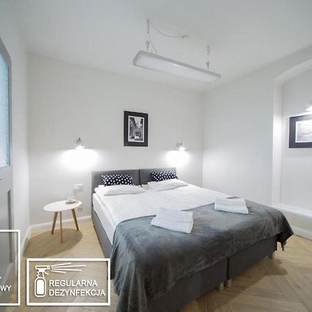 M5 Main Square Stylish One Bedroom Krakow Bagian luar foto
